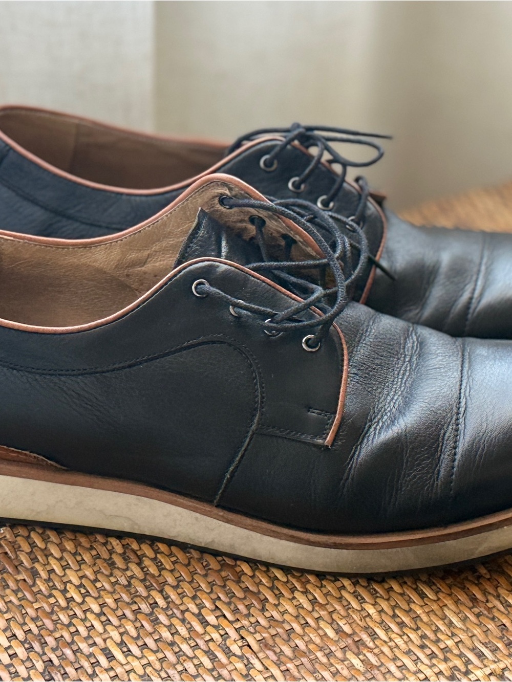 Classic Black Leather Derby Shoes with Contrast Trim